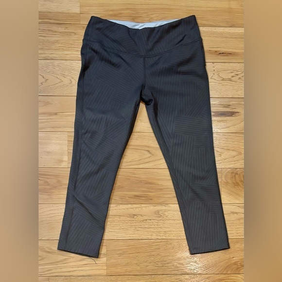 Marika Sport Dark Gray Low Rise Patterned Capri Leggings Women’s Size Small 4-6 - Picture 1 of 7